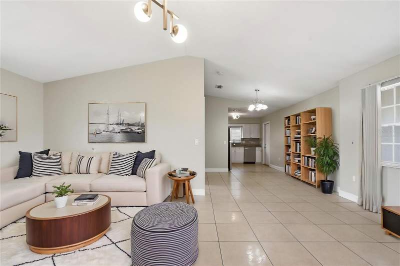 3 bedroom Single Family Residence at 2762 Myakka Drive, South Pointe, Orlando — photo 2