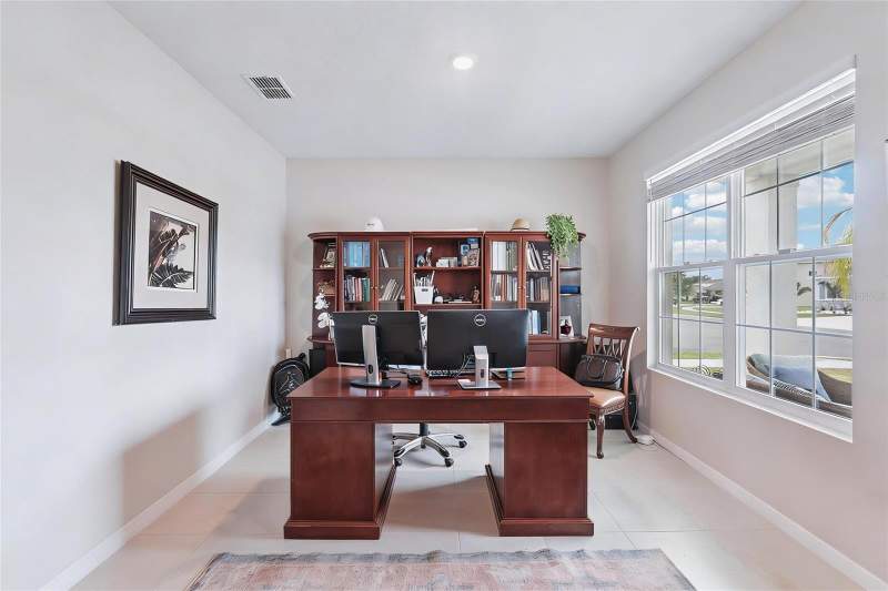 4 bedroom Single Family Residence at 13055 Willow Grove Drive, Cedarbrook, Riverview — photo 4
