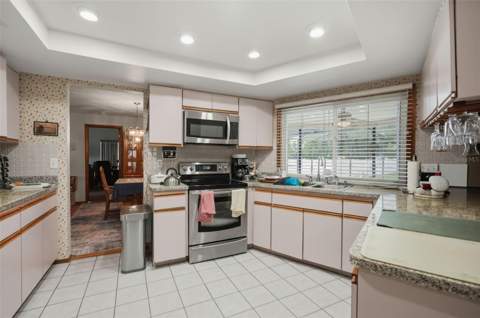 11333 Silverwood Court, Spring Hill FL - photo 9 of 38