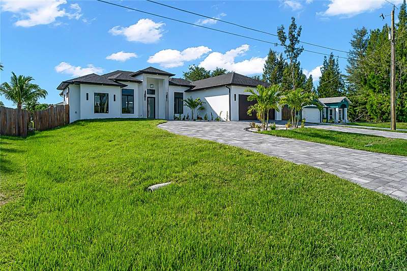 3 bedroom Single Family Residence at 129 SW 34th Avenue, Cape Coral, Cape Coral — photo 4