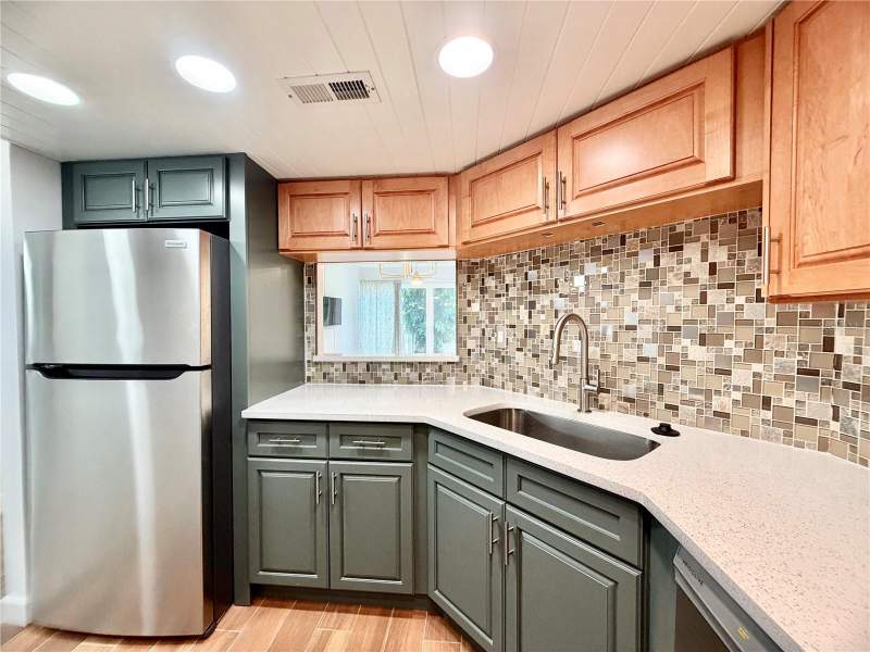 2 bedroom Condominium at 7400 Sun Island Drive #111, Bay Island Group 1, South Pasadena — photo 5