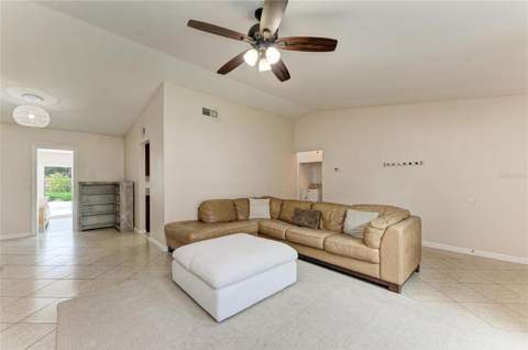 2219 Lockwood Meadows Circle, Sarasota FL - photo 16 of 42