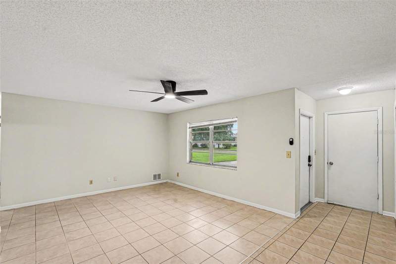 3 bedroom Single Family Residence at 1122 Estatewood Drive, Woodbery Estates First Additio, Brandon — photo 4