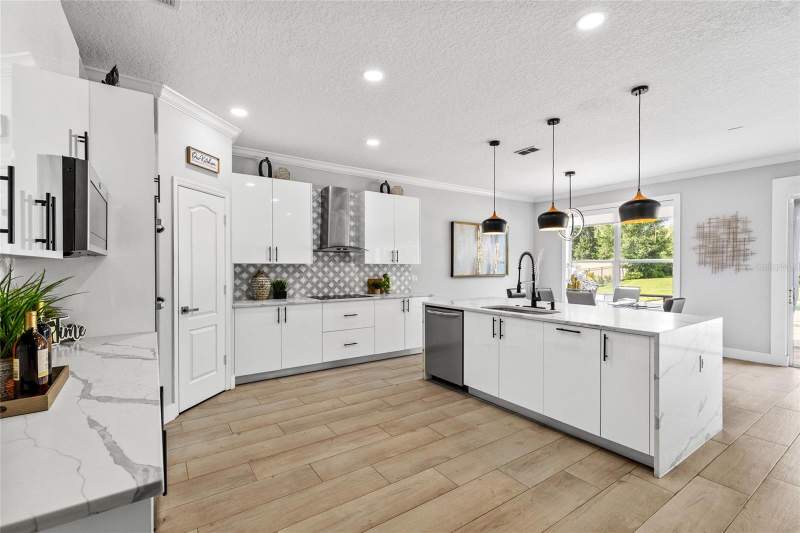 5 bedroom Single Family Residence at 10542 Wittenberg Way, Moss Park Reserve, Orlando — photo 2