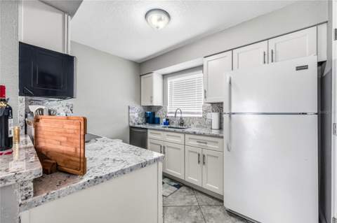 2744 Hidden Lake Boulevard #C, Sarasota FL - photo 10 of 29