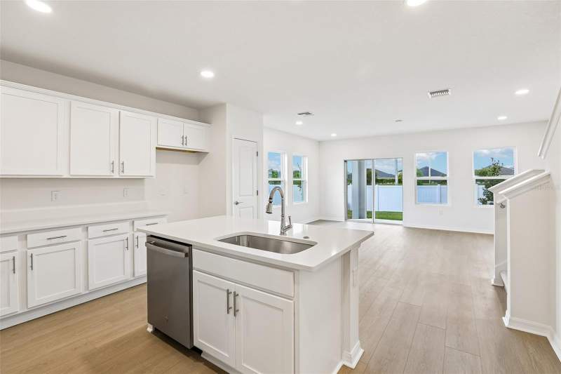 3 bedroom Townhouse at 6876 Holcombe Down Drive, Twin Oaks, Zephyrhills — photo 4