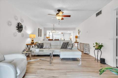 5209 Wedgewood Lane #17, Sarasota FL - photo 6 of 39