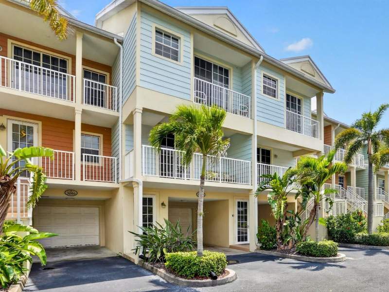 2 bedroom Townhouse at 3248 Mangrove Point Drive, Bahia Beach Twnhms Ph 2, Ruskin — photo 2