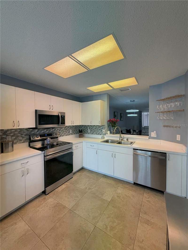 2 bedroom Townhouse at 2122 Clover Hill Road, Courtyards 1 At Gleneagles, Palm Harbor — photo 4