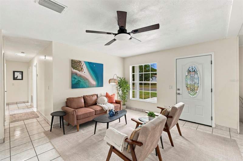 3 bedroom Single Family Residence at 1719 Julian Lane Drive, Clair Mel City Sec A Unit, Tampa — photo 3