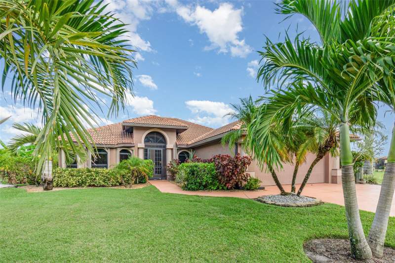 3 bedroom Single Family Residence at 2239 Old Burnt Store Road, Cape Coral, Cape Coral — photo 2