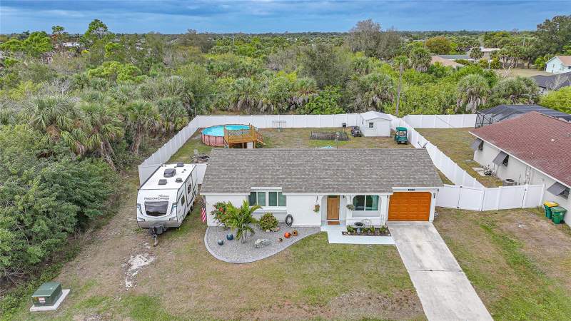 3 bedroom Single Family Residence at 18970 McGrath Circle, Port Charlotte Sec 092, Port Charlotte — photo 2