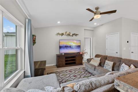 9972 Mesic Woods Avenue, Seffner FL - photo 7 of 55