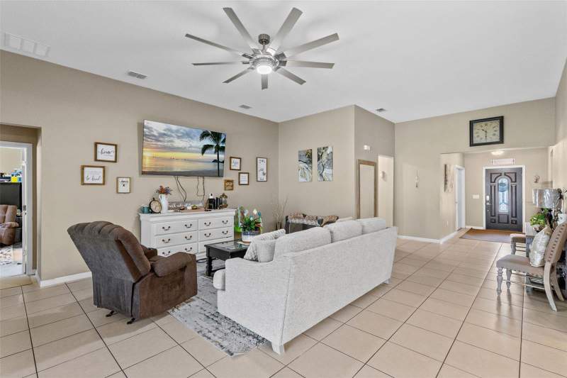 4 bedroom Single Family Residence at 394 Blue Lake Circle, Fieldstone At Cypress Woods West, Kissimmee — photo 4