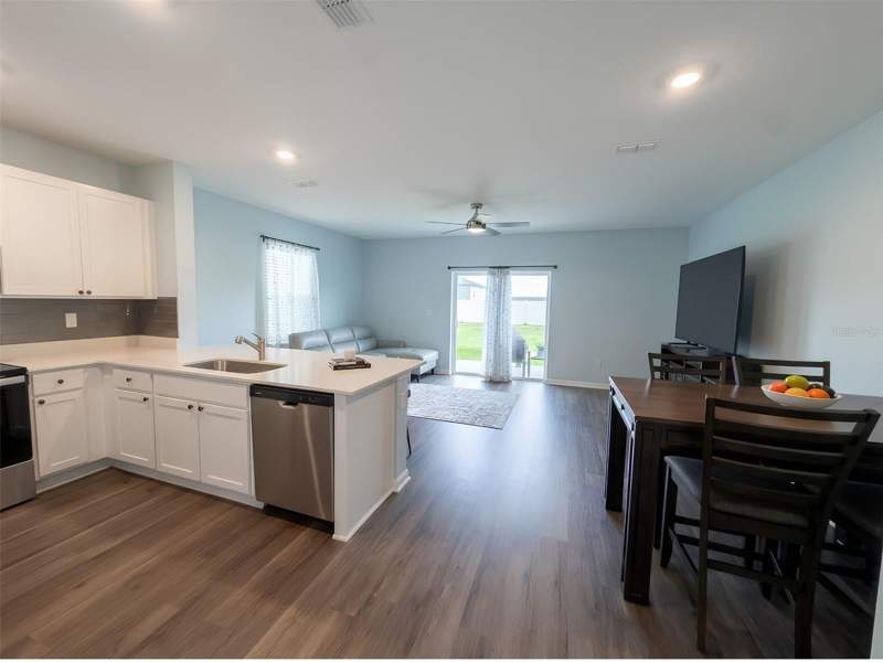 3 bedroom Townhouse at 1327 Tallowwood Lane, Danbury/Ridgewood Lks, Davenport — photo 3