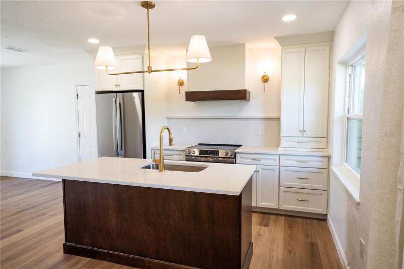 3 bedroom Single Family Residence at 2090 76th Street, Jungle Country Club 4th Add, St Petersburg — photo 4