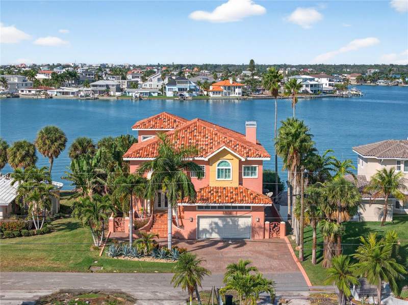 4 bedroom Single Family Residence at 16480 REDINGTON DRIVE, REDINGTON BEACH HOMES 5TH ADD, REDINGTON BEACH — photo 3