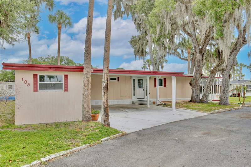 105 CANAL VIEW home for sale in Eustis Country Club Manor Mobile Home Park