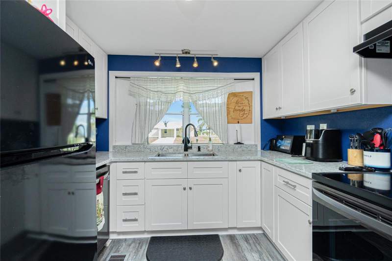 2 bedroom Manufactured Home at 1520 Blue Heron Drive, Holiday Mob Estates 3rd Add, Englewood — photo 3
