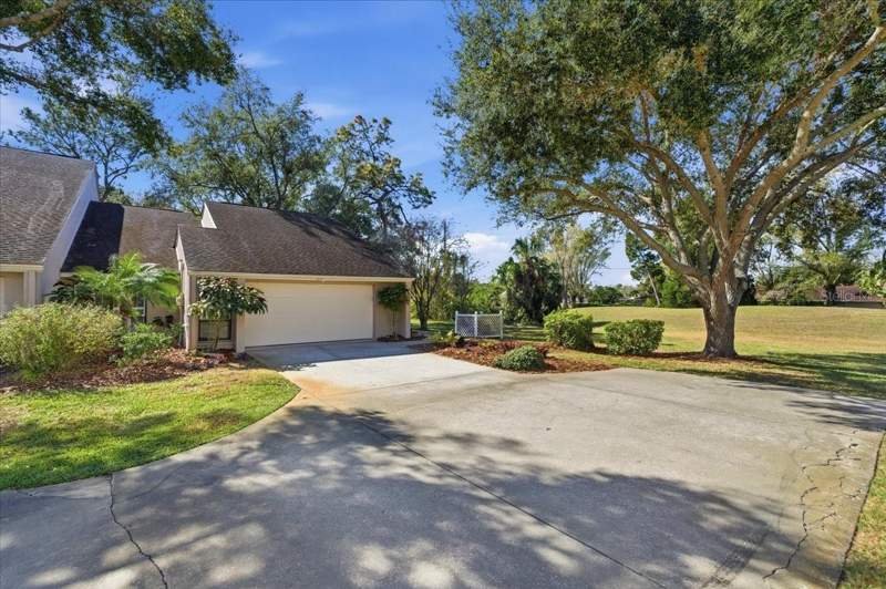 Fairway Lakes Townhomes Villag