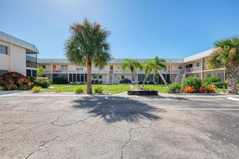 2 bedroom Condominium at 460 Base Avenue #124, Sentinel, Venice — photo 4