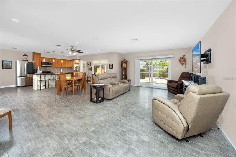 3 bedroom Single Family Residence at 10504 Lacera Drive, Echols Lake Carroll Estates 4T, Tampa — photo 5