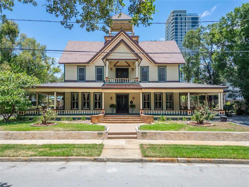 5 bedroom Single Family Residence at 3007 W Stovall Street, Crest View, Tampa — photo 2