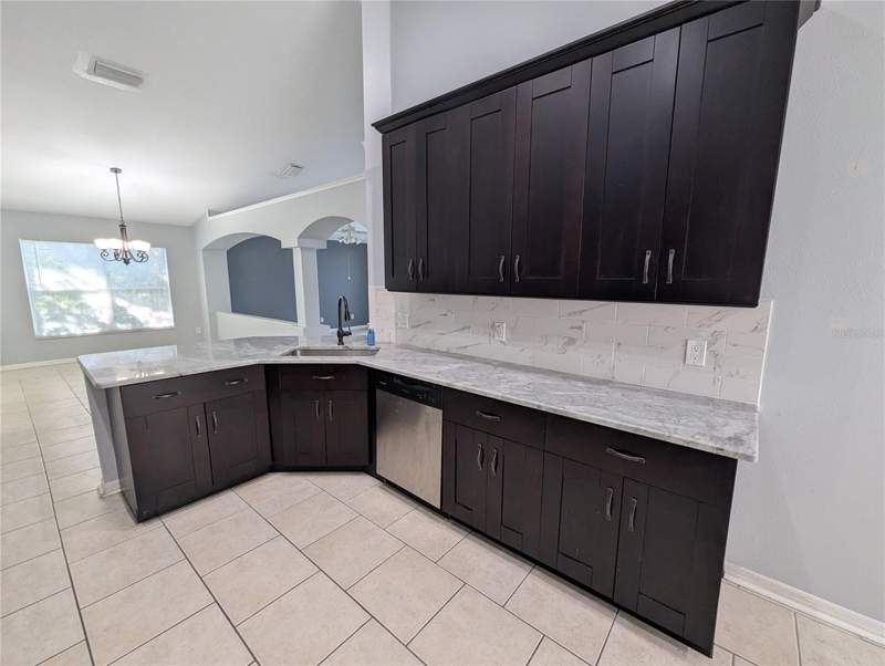 3 bedroom Single Family Residence at 6907 Freeport Road, Lake St Charles Unit 6, Riverview — photo 3