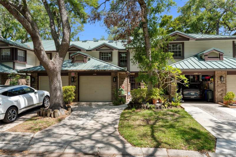 Laurel Oaks At Country Woods Condo
