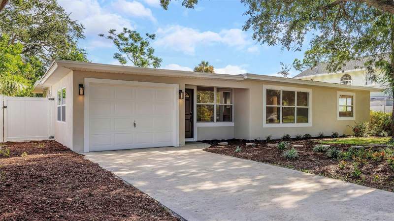 3 bedroom Single Family Residence at 8017 31st Avenue, Jungle Terrace Sec C, St Petersburg — photo 2