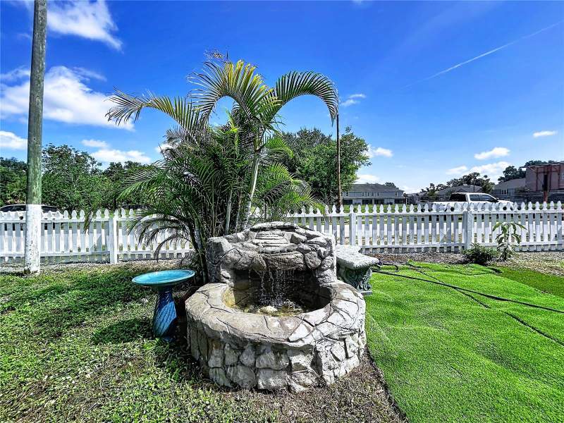 5 bedroom Mobile Home at 9507 Six Mile Creek Road, Ayers Heights Unit 1, Tampa — photo 4