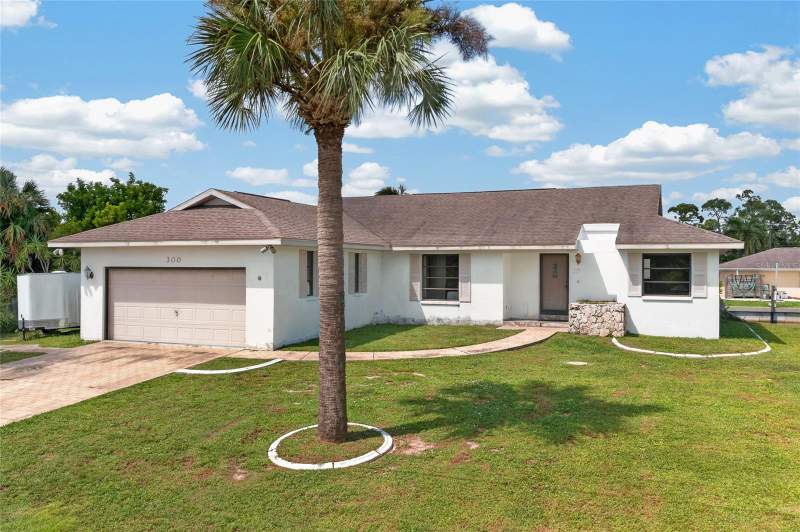 2 bedroom Single Family Residence at 300 Tarpon Way, Charlotte Park, Punta Gorda — photo 2