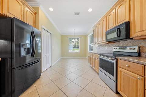 81 Twin Lake Cir, Umatilla FL - photo 7 of 62