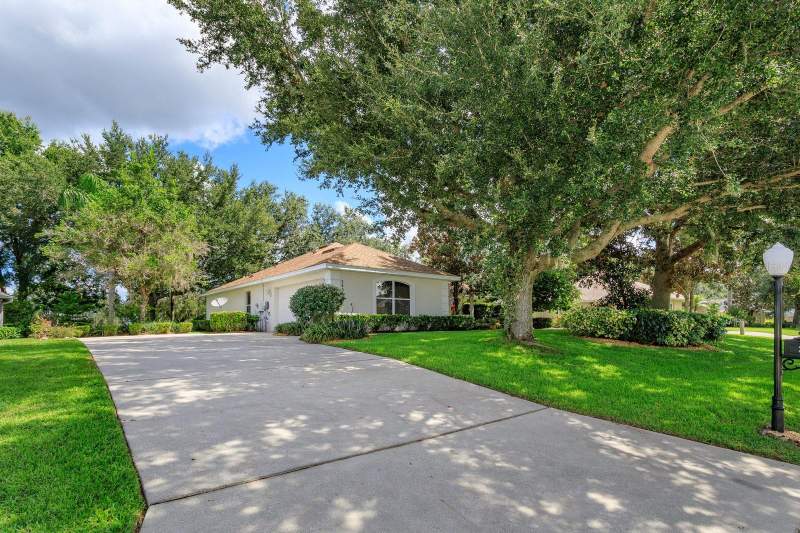 3 bedroom Single Family Residence at 24353 Calusa Boulevard, Village At Black Bear Unit 02 Lt 94 Pb 51, Eustis — photo 2