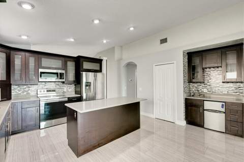 8105 Tar Hollow Drive, Gibsonton FL - photo 8 of 29