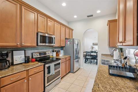 4641 Rolling Green Drive, Wesley Chapel FL - photo 14 of 45