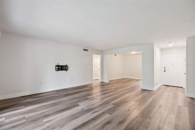 2 bedroom Condominium at 4300 LAKE UNDERHILL ROAD #23B2, PLANTATION APTS ORLANDO, ORLANDO — photo 2