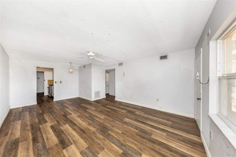 2 bedroom Condominium at 10032 65th Avenue #9, Long Bayou, St Petersburg — photo 4