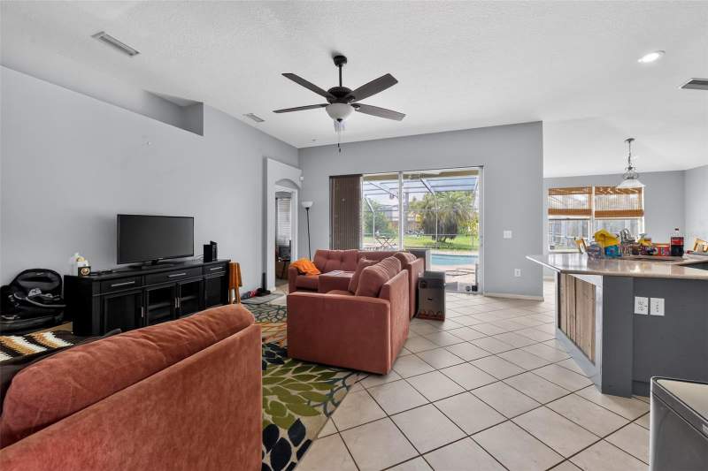 4 bedroom Single Family Residence at 6717 Guilford Crest Drive, Covington Park Ph 5C, Apollo Beach — photo 5