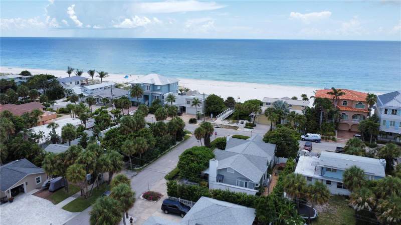 3 bedroom Single Family Residence at 850 Mandalay Avenue, Mandalay Sub, Clearwater Beach — photo 2