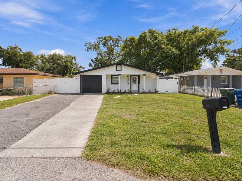 5 bedroom Single Family Residence at 8423 N Packwood Avenue, Oakwood Manor, Tampa — photo 3