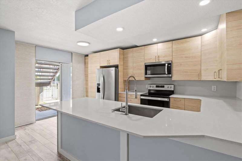 2 bedroom Condominium at 4035 S School Avenue #C5, Oakwood Gardens, Sarasota — photo 4