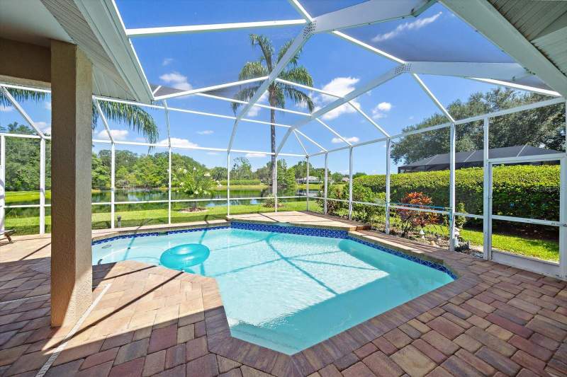 4 bedroom Single Family Residence at 11909 Summer Meadow Drive, Summerfield Village Sub Ph D U, Lakewood Ranch — photo 2