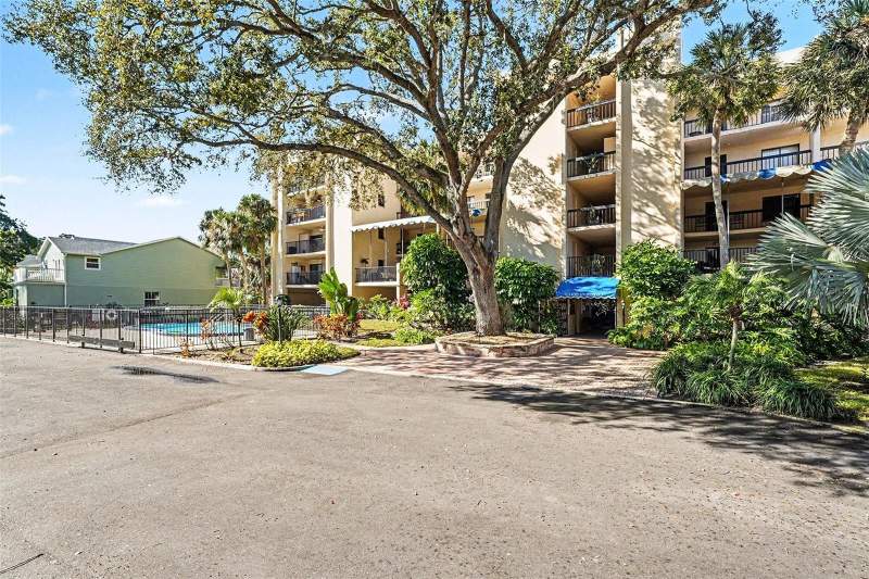 2 bedroom Condominium at 303 Tarpon Point, Tarpon Point Condo, Tarpon Springs — photo 3