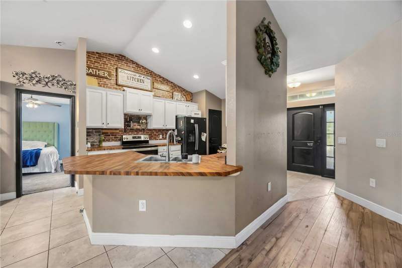 4 bedroom Single Family Residence at 318 Perl Street, Port Charlotte Sec 050, Port Charlotte — photo 4