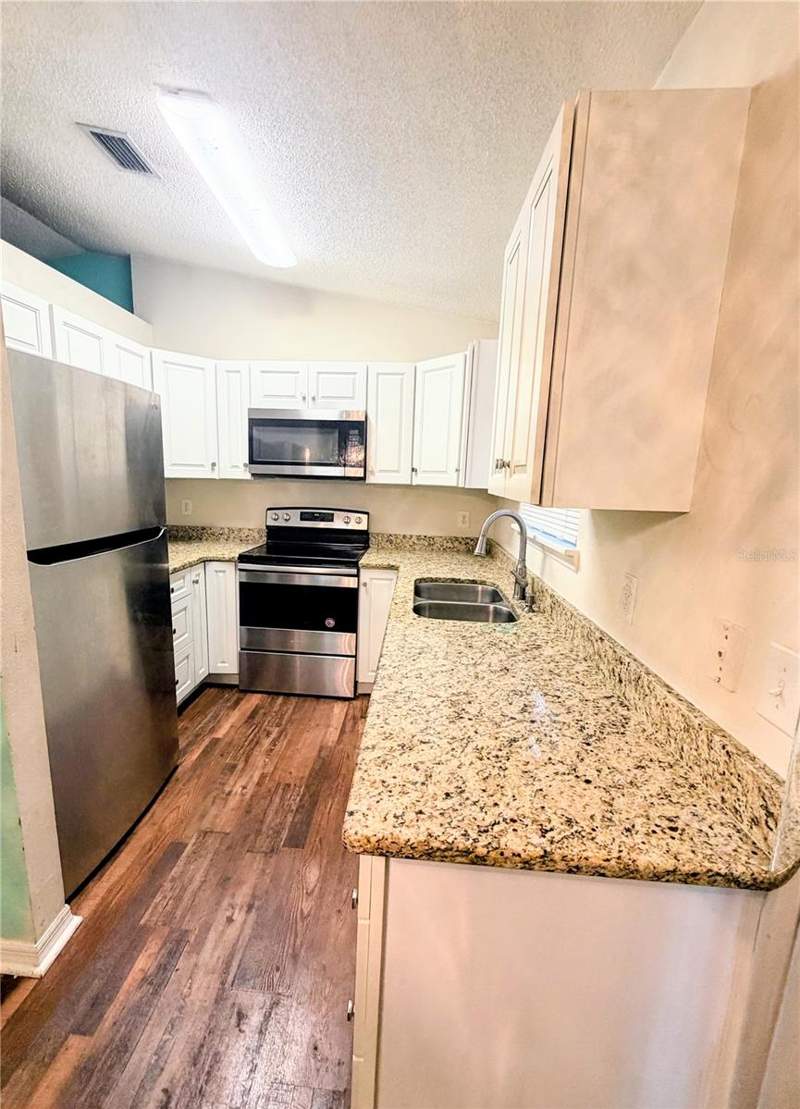 3 bedroom Single Family Residence at 2404 NE 32nd Place, Sun Ray Estate, Ocala — photo 4