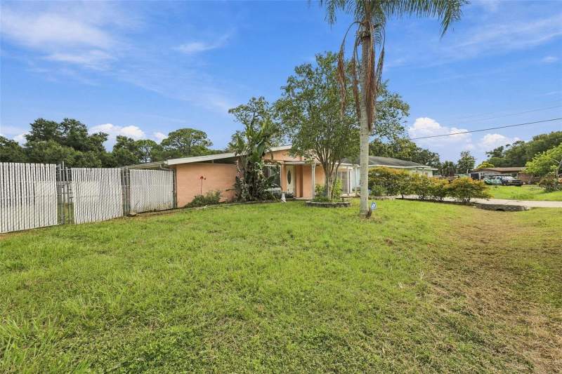 3 bedroom Single Family Residence at 1215 56th Avenue Drive, Polly Acres, Bradenton — photo 3