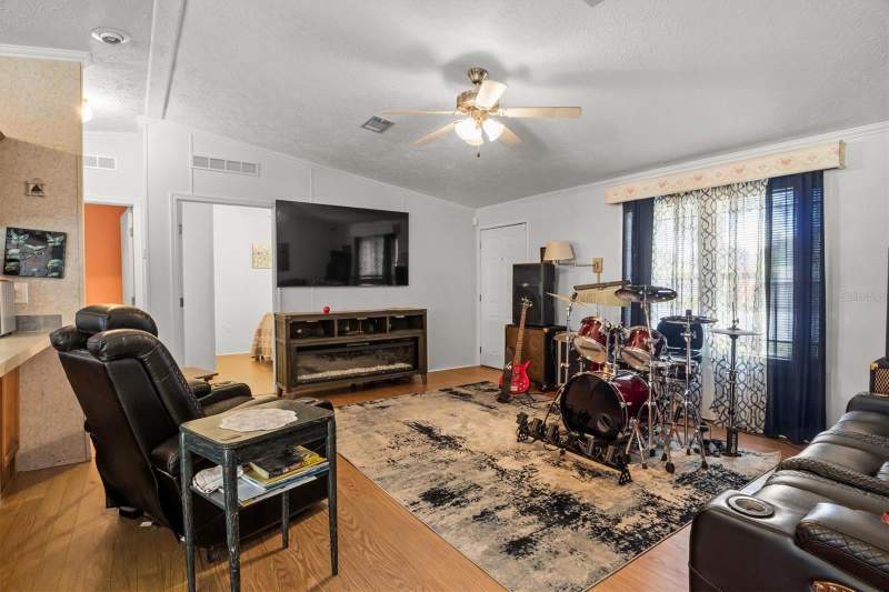3 bedroom Manufactured Home at 103 Cherrywood Drive, Twin Fountains Inc A Condo Mhp, Lake Wales — photo 4