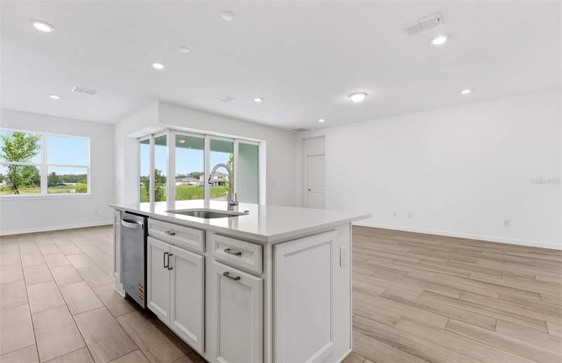 4 bedroom Single Family Residence at 37821 Clinch Circle, Riverwood Estates Phase 1C, Zephyrhills — photo 4