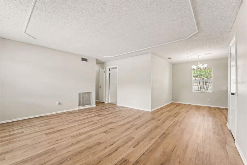 4 bedroom Single Family Residence at 8308 Oleander Lane, Temple Park Unit 8, Tampa — photo 5